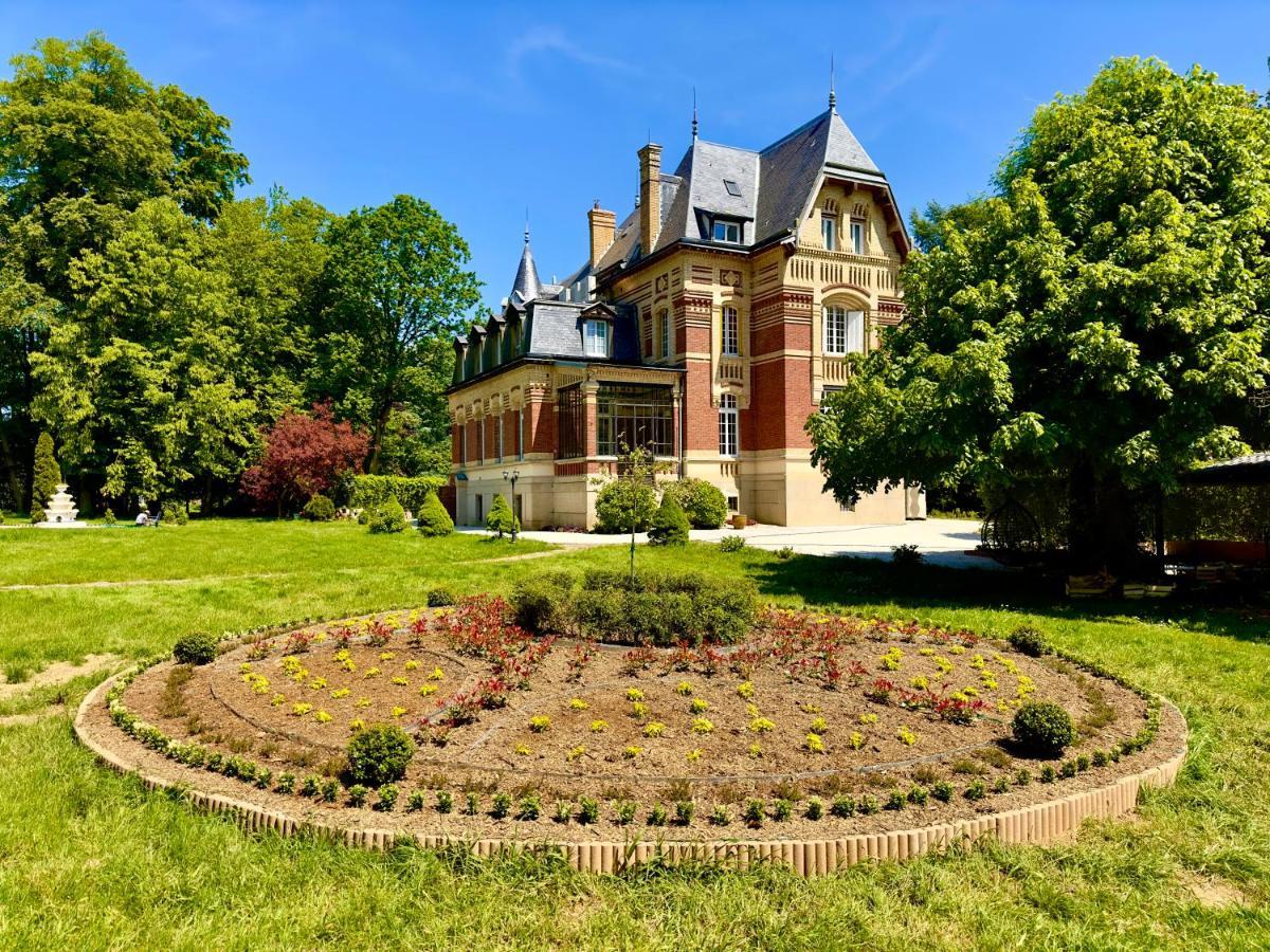Chateau De Moliens Exterior foto